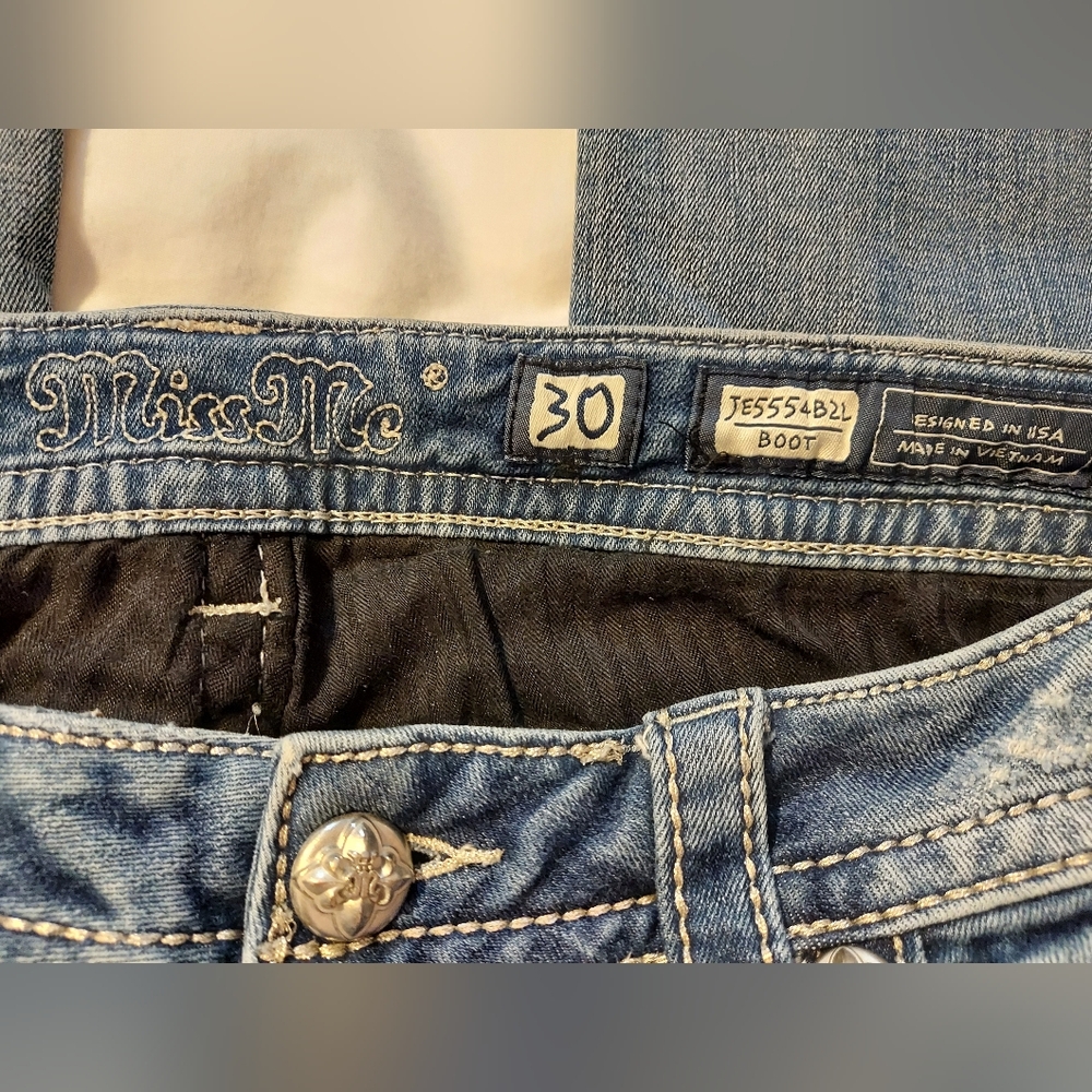Miss Me Low Rise Edgy Boot Cut Jeans with Embellished Pockets - Picture 3 of 7